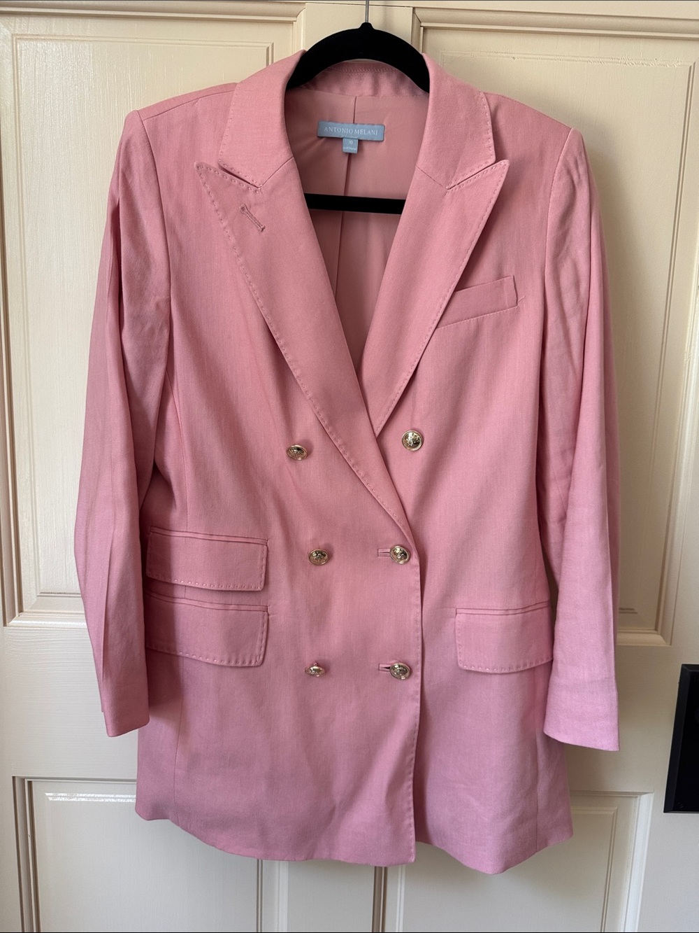ANTONIO MELANI Pink Linen Double-Breasted Blazer with Gold Buttons